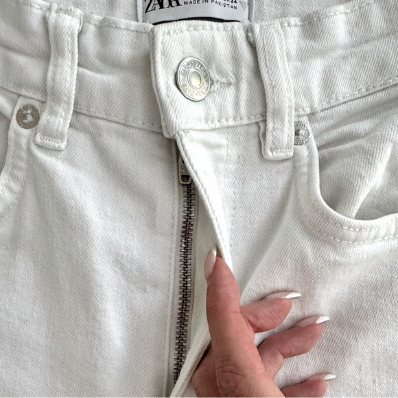 ZARA WHITE MID-RISE FLARED CROPPED JEANS size 24/2 - Picture 8 of 12